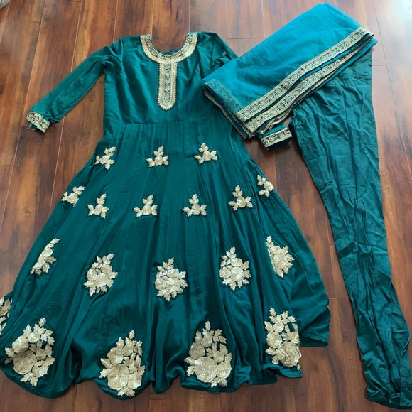 Green Anarkali from Lashkaara - Picture 2 of 2